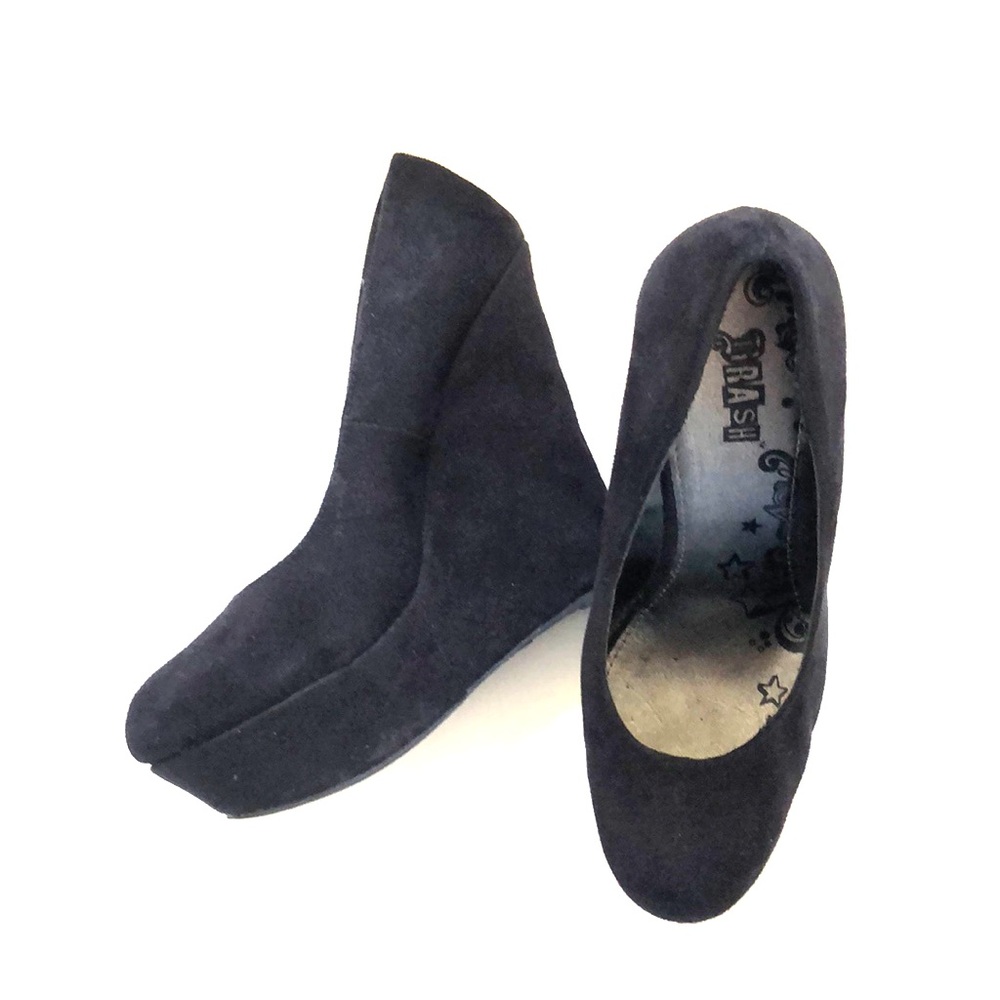 Black Wedges